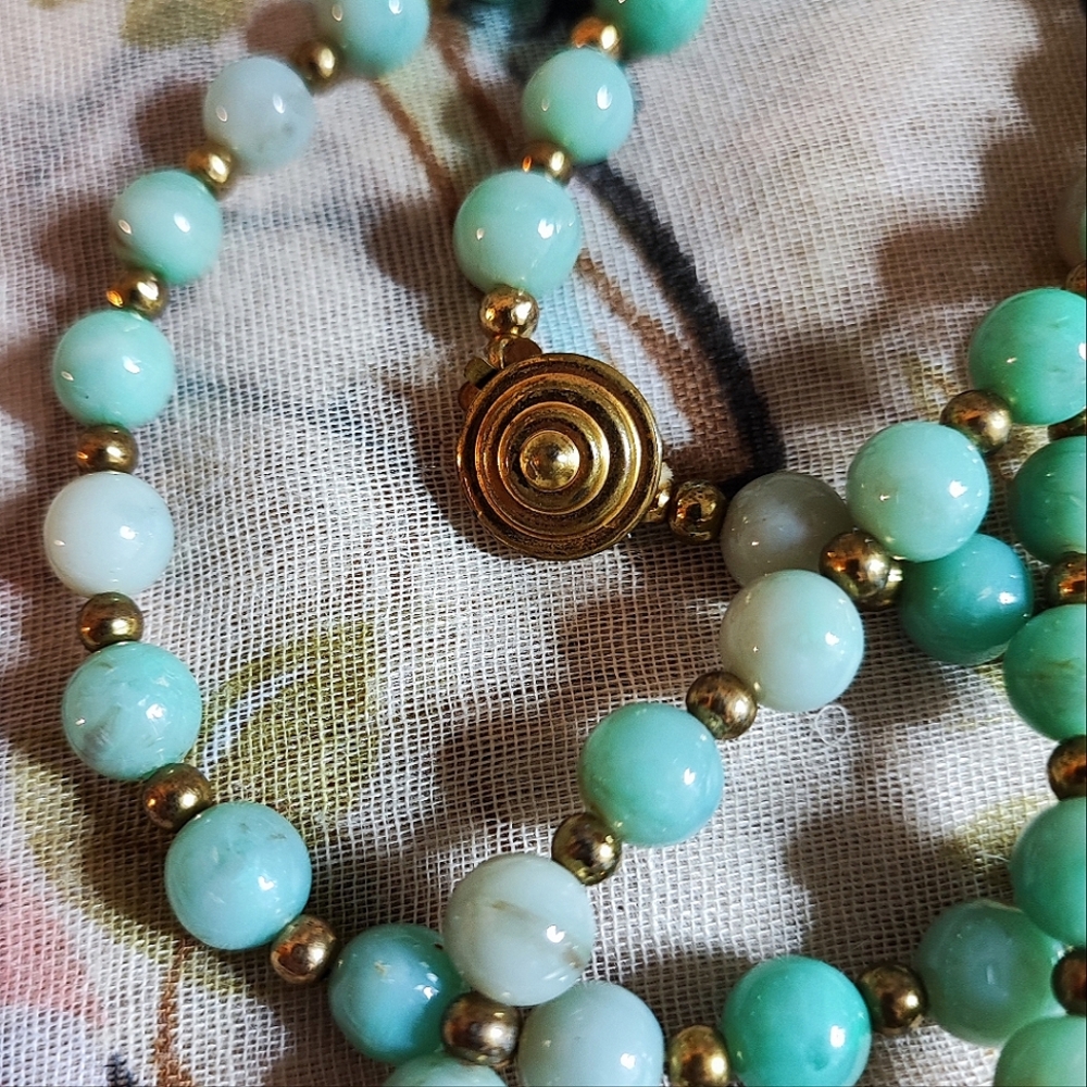 Green Mottled Long Single Strand Plastic Beaded Necklace Vintage Jade Color EUC - Picture 3 of 8